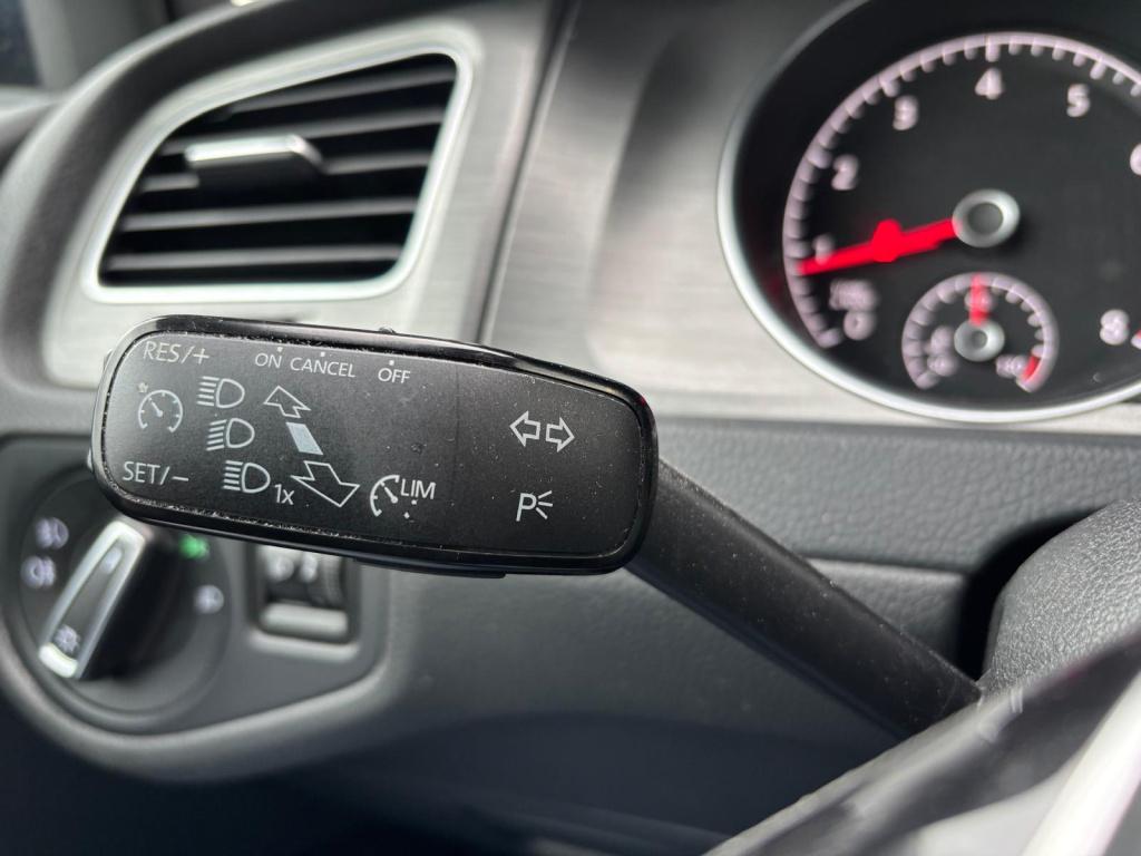 Volkswagen Golf 1.4 tsi 5d, cruise control, navigatie, stoelverwarming, tre