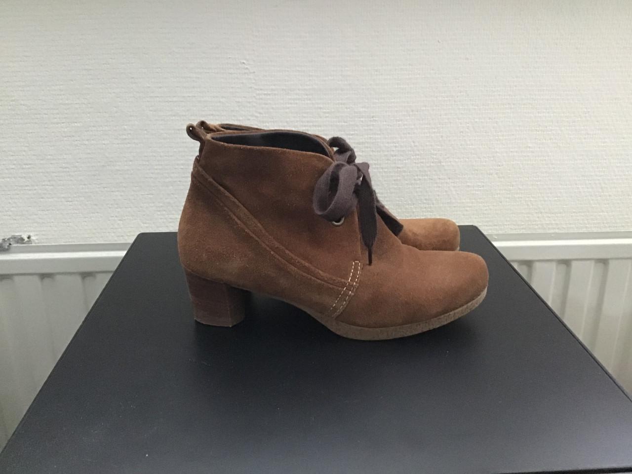 Enkellaarsjes Footnotes