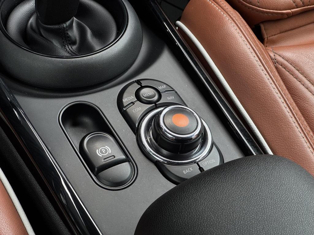 Mini Clubman mini 1.5 one chili vol-leder, véél opties + nl-auto!