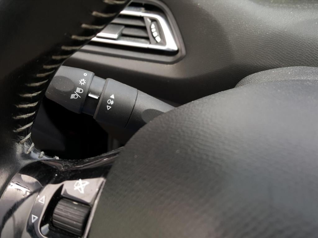 Peugeot 308 sw blue l. 1.2pt-110pk navigatie | trekhaak | cruise control | 