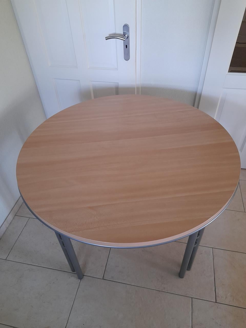 2 leuke stoeltjes (in goede nette staat )