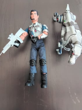 Action man met hond.