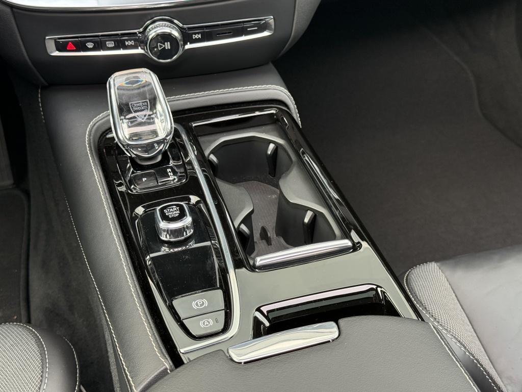 Volvo V60 t6 398pk recharge dark| panodak| adap.cruise| 360camera| trekhaa