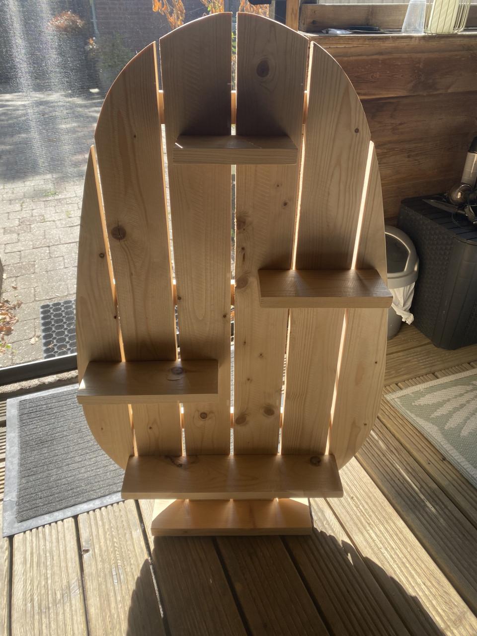 Houten kerstboom en paasei hand gemaakt