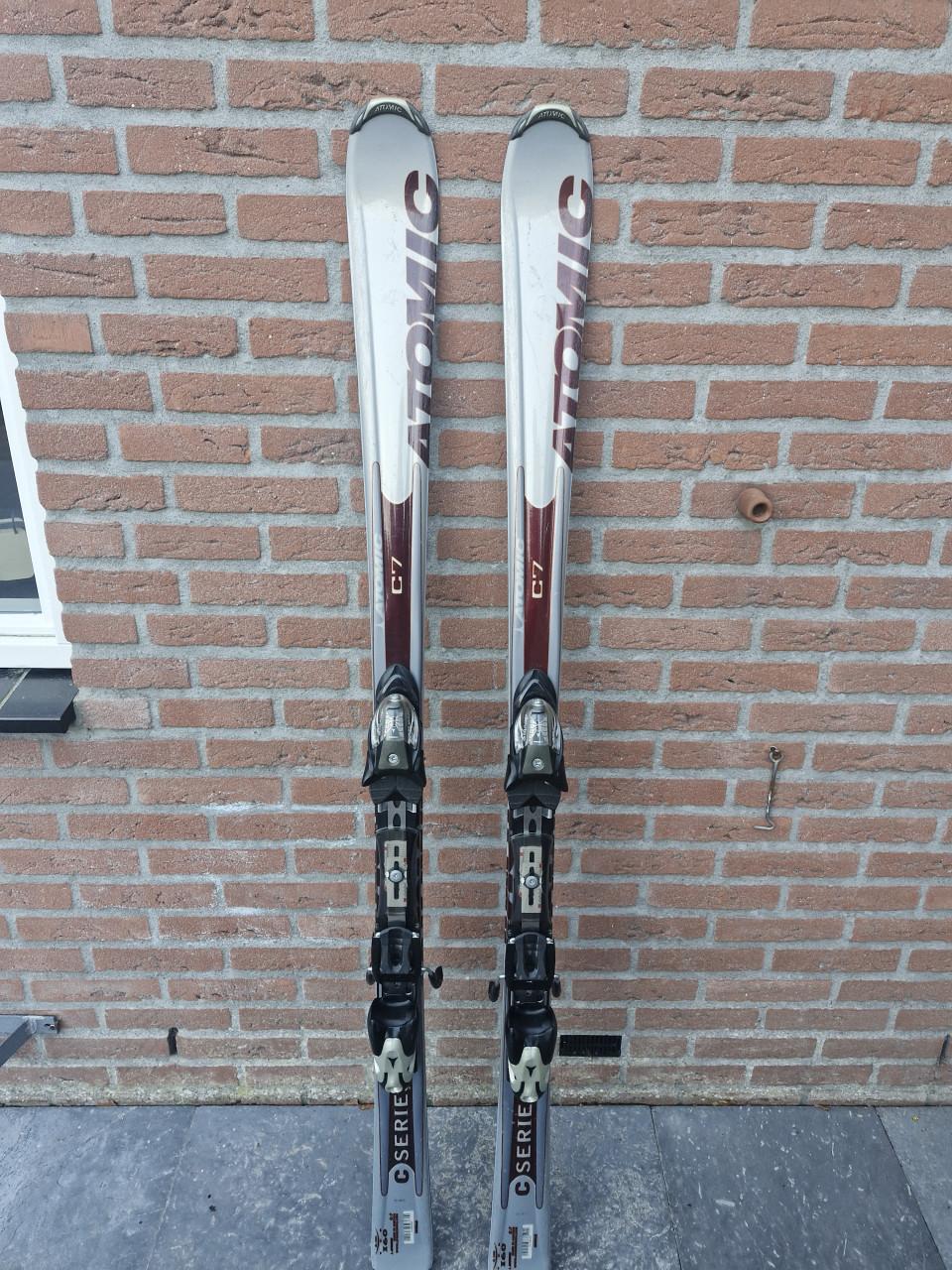 Skies Atomic 160 cm