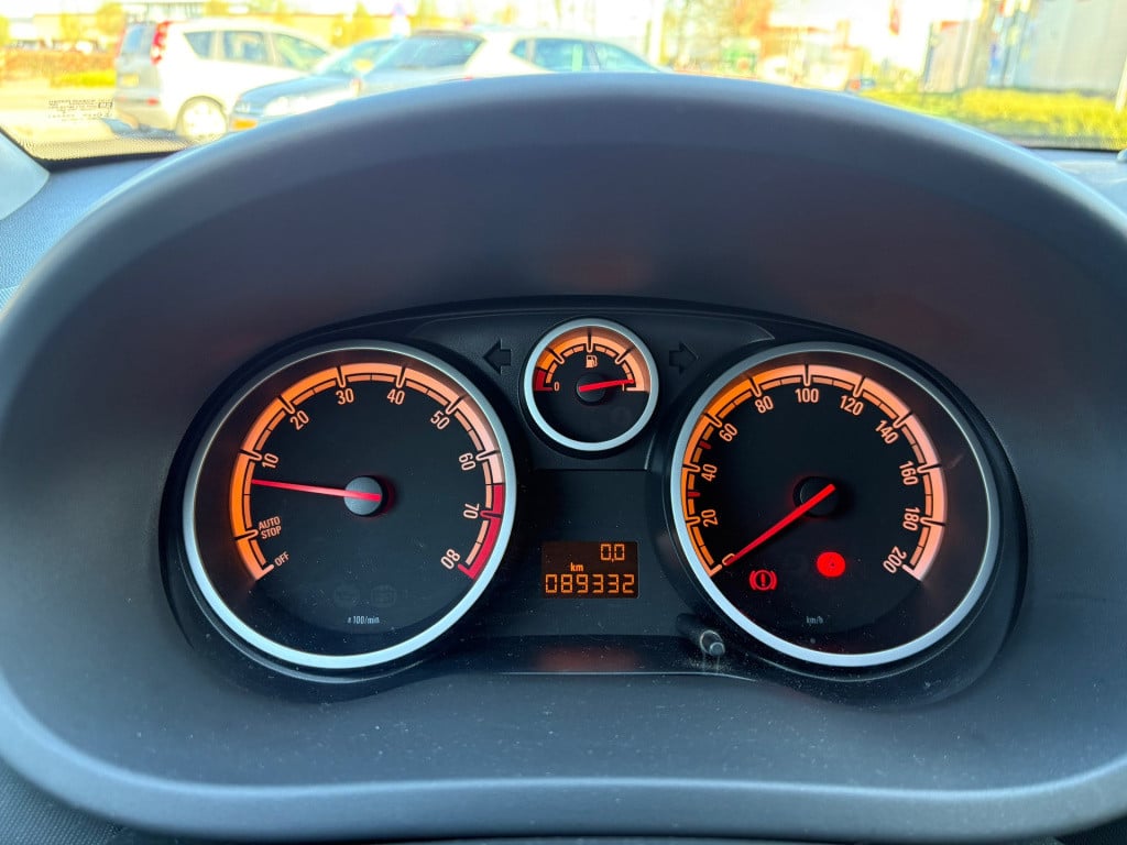 Opel Corsa 1.4-16v design edition