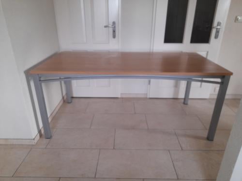 Tafel / bureau  180 x 90 x 74H ( in goede nette staat )