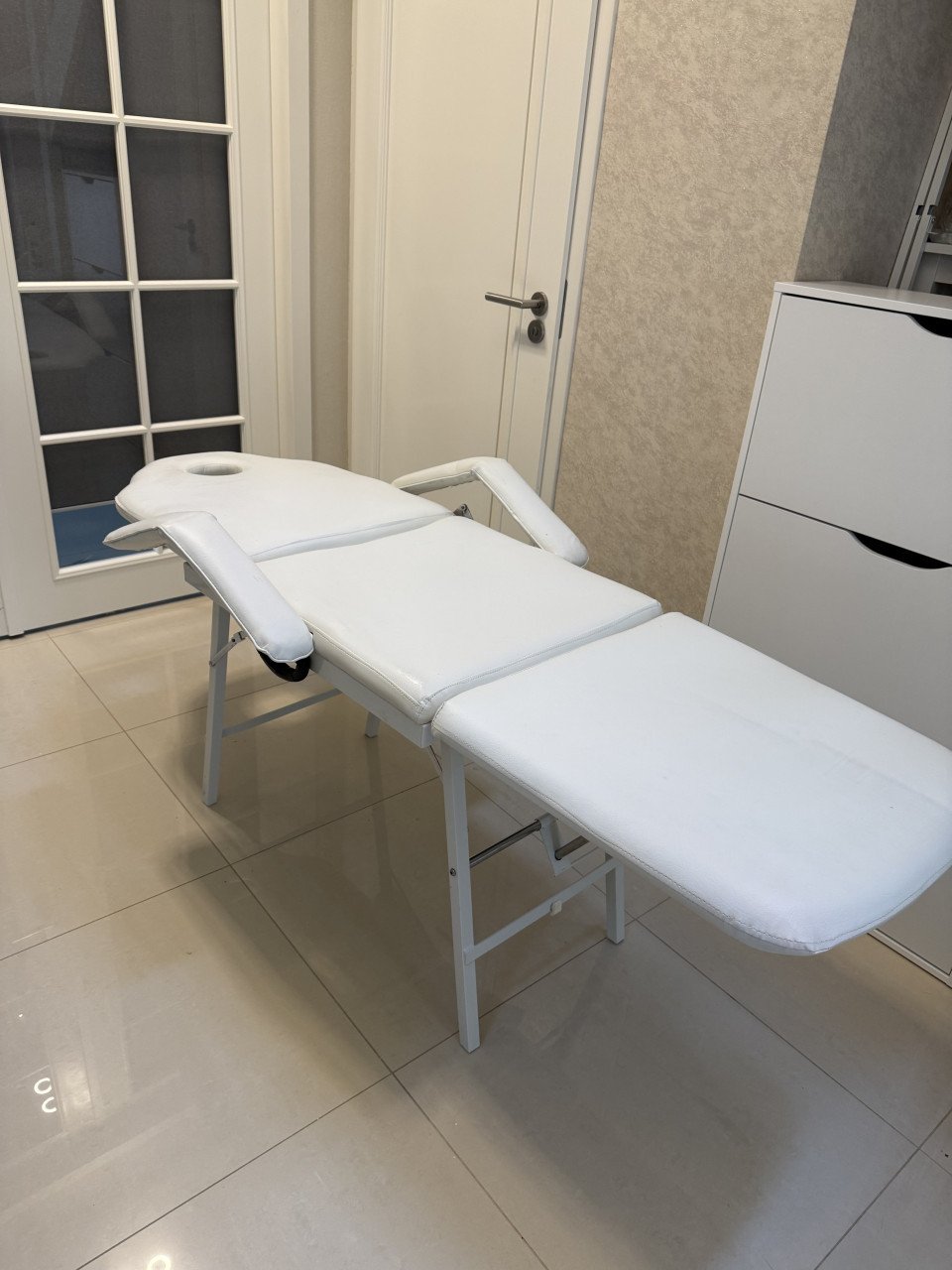 Draagbare en opvouwbare behandeltafel