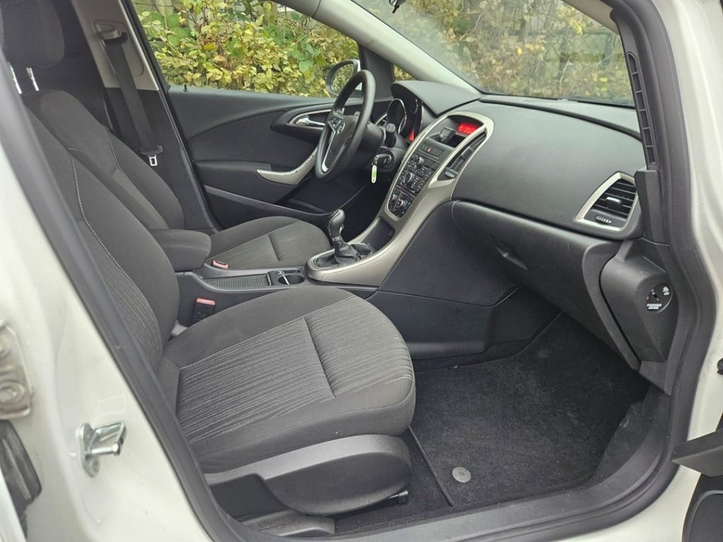 Opel Astra astra j sports tourer