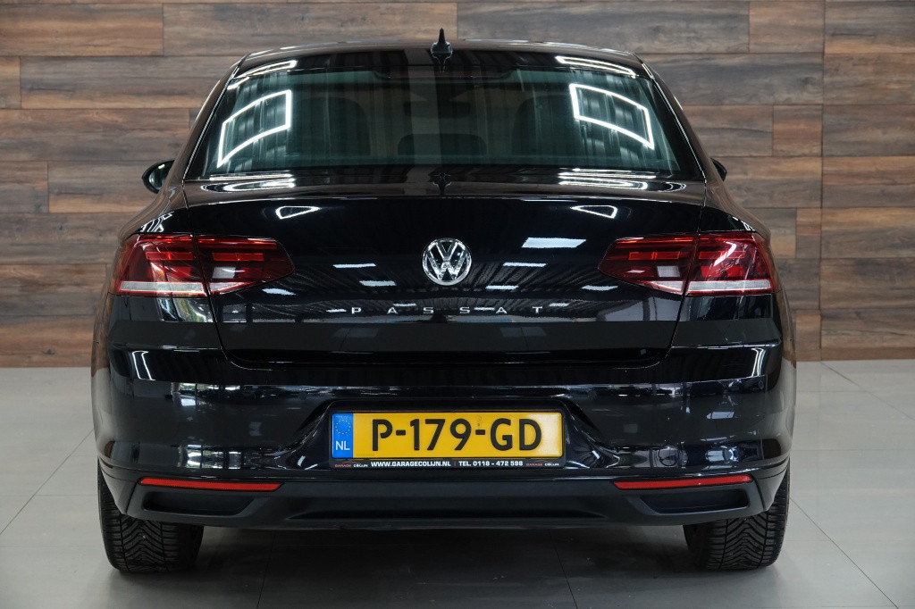 Volkswagen Passat 1.6 tdi | acc | carplay | camera | pdc |