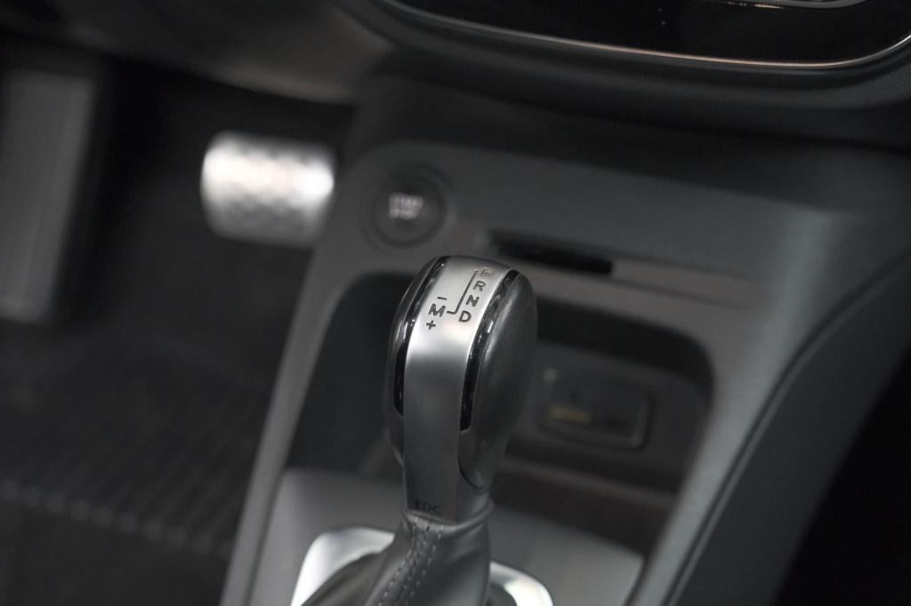 Renault Captur tce 150 edc intens | panoramadak | camera | allseason banden