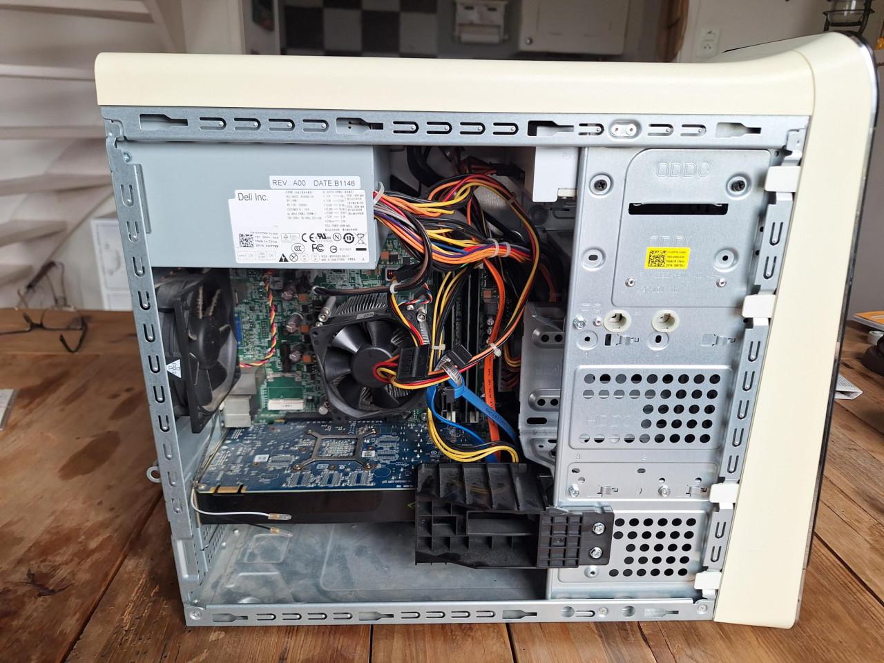 Gratis ruime PC kast zonder harde schijf