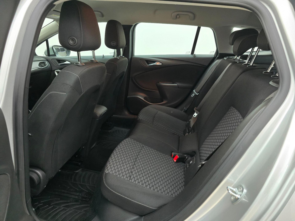 Opel Astra sports tourer occasion 1.0 met trekhaak, parkeercamera en cruise