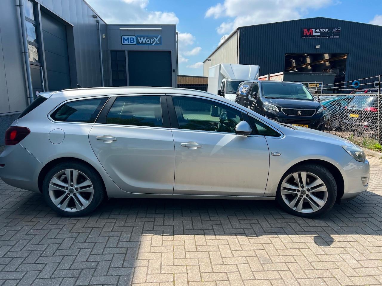 Opel Astra Sports Tourer - 1.6 Turbo Sport