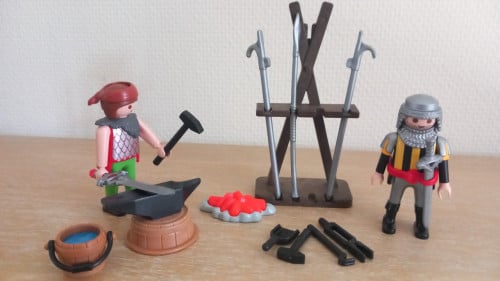 Playmobil smid met ridder bij aambeeld