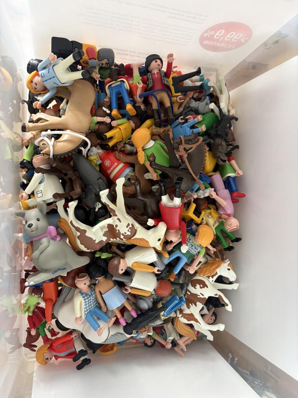 Grote collectie Playmobil, groot ziekenhuis, paardenmanege en meer