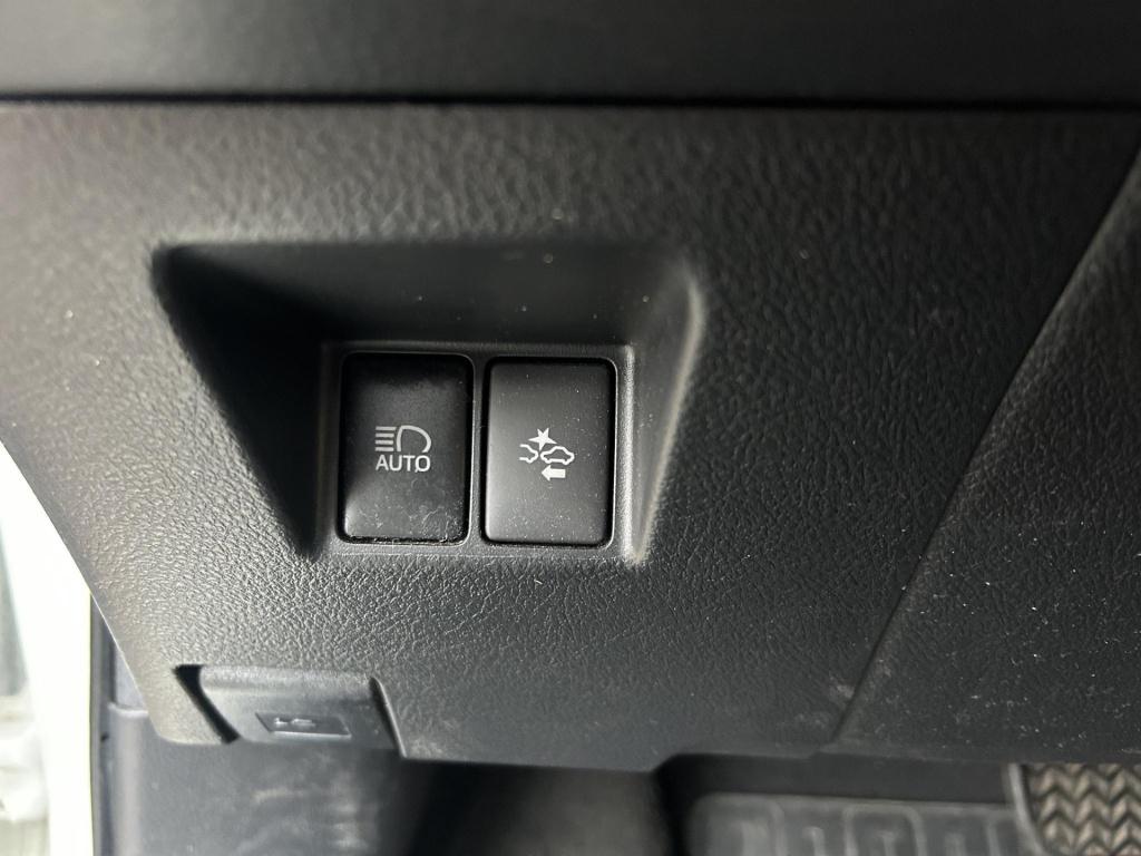 Toyota Yaris 1.5 hybrid dynamic bi-tone |gefotografeerd op winterwielen, se