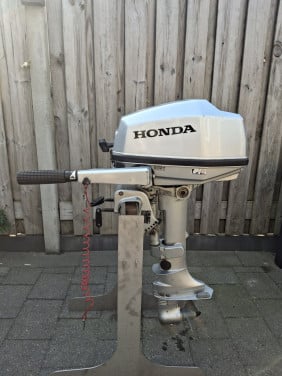5 pk  4takt Honda korstaart buitenboordmotor TOPSTAAT