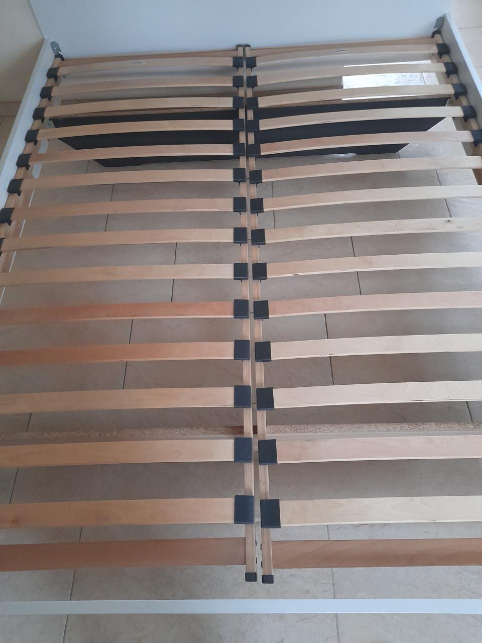 2 Persoons bed 140 x 200 ( in goede staat )