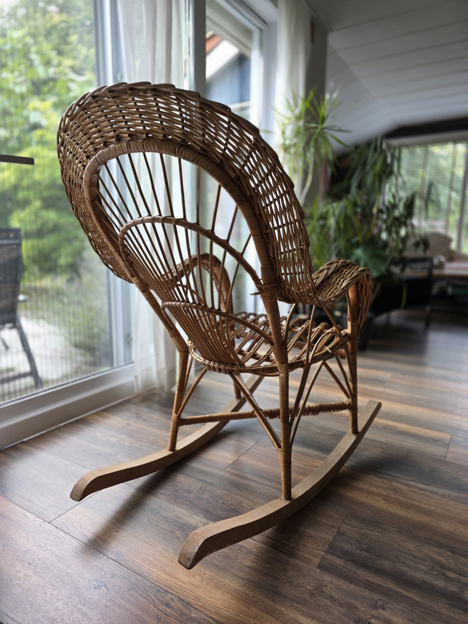 Rotan schommelstoel