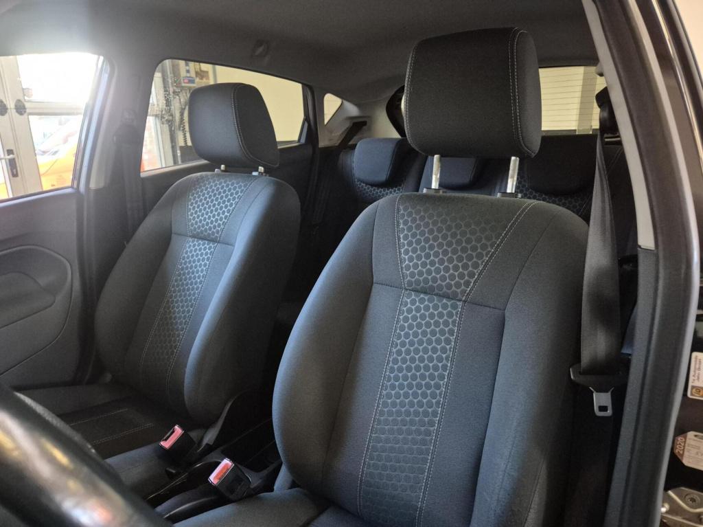 Ford Fiesta 1.4 titanium / automaat / nieuwe distriebutieriem