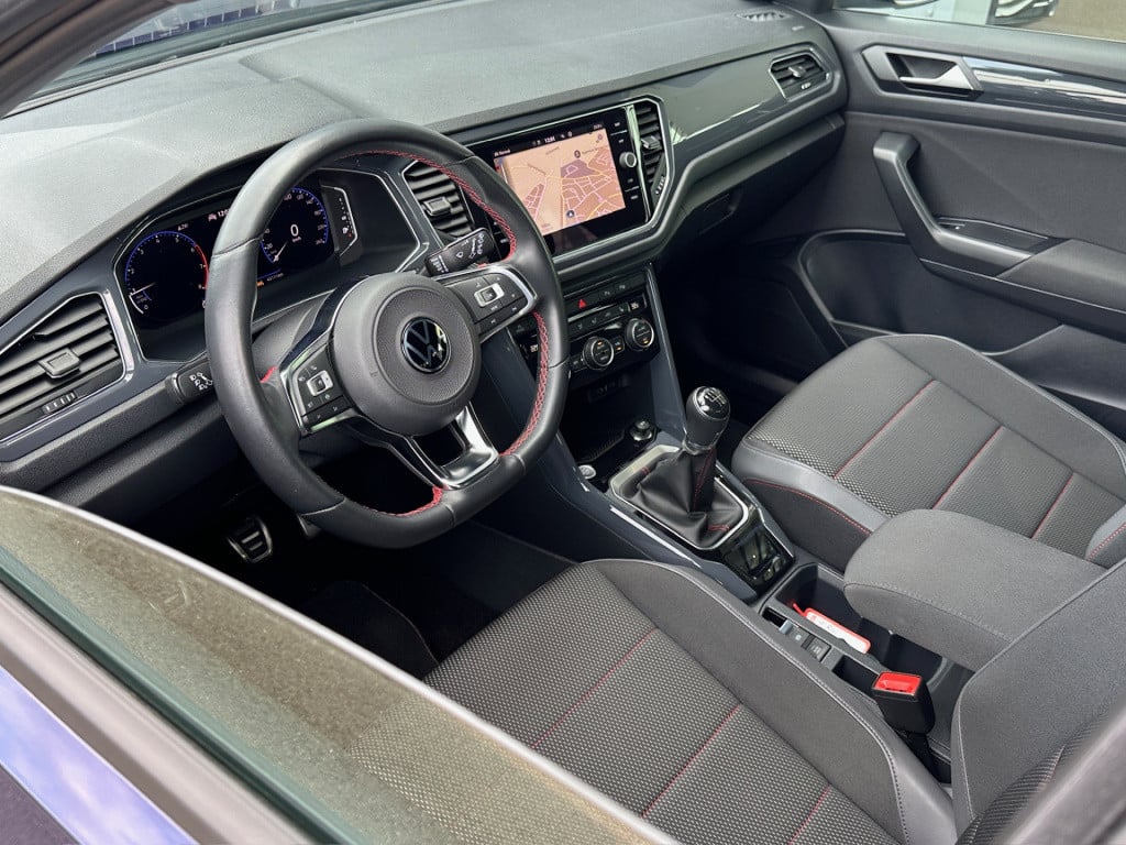 Volkswagen T-roc 1.5 tsi 150pk sport | trekhaak | carplay | led | dode hoek