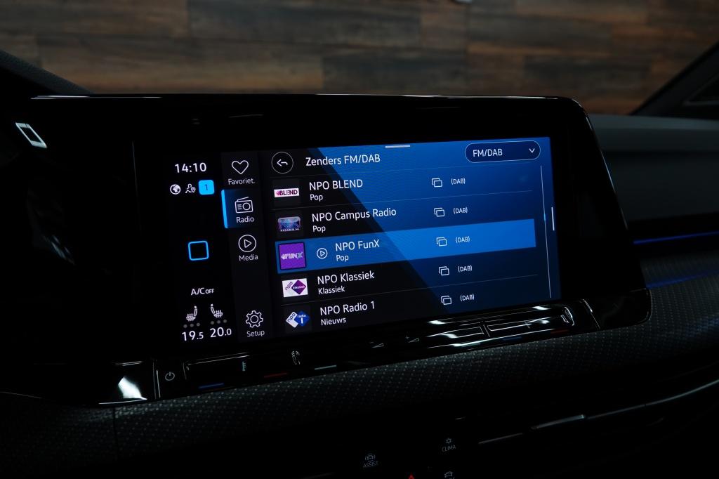 Volkswagen Golf r-line 1.5 etsi r-line | pano | iq-lights | acc | led |