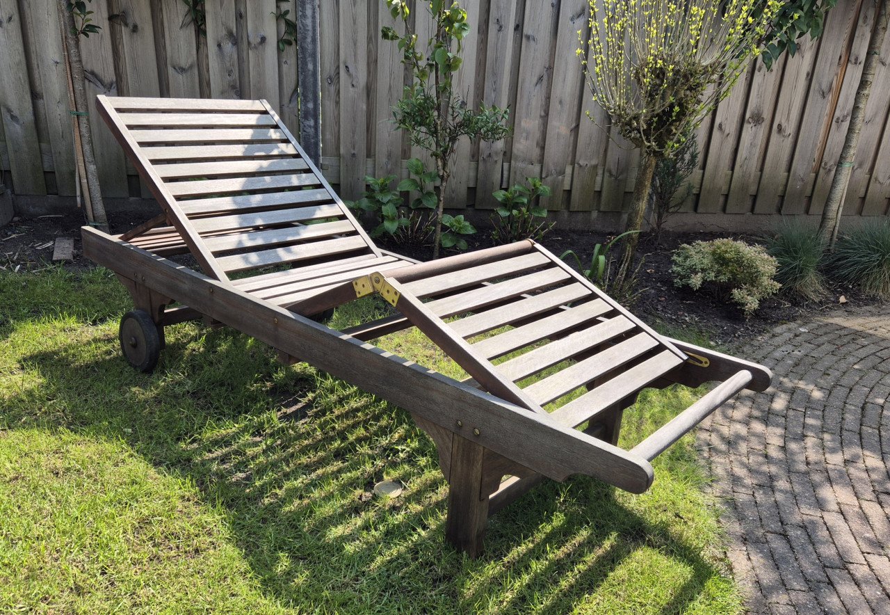 Teakhouten ligbed