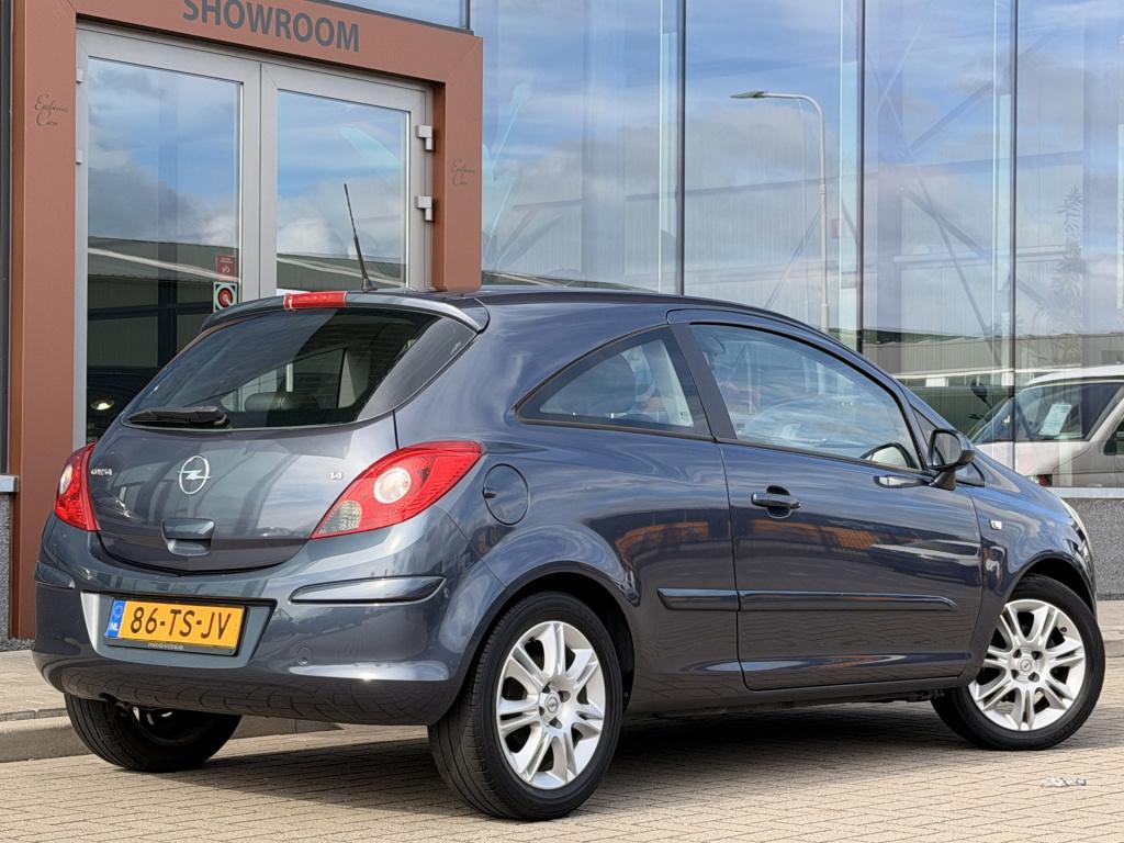 Opel Corsa 1.4-16v cosmo | radio | climate control | half leder |