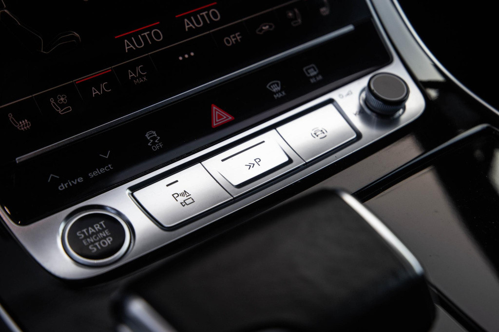 Audi Q7 sq7 s-line grijs kenteken 3x s-line / 360 camera / adaptive cruise 
