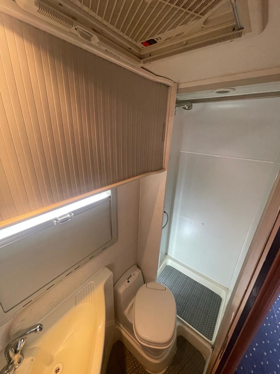 Moderne Camper dubbele airco lage km stand