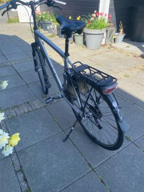 2 fietsen Gazelle Avignon en Merida freesport