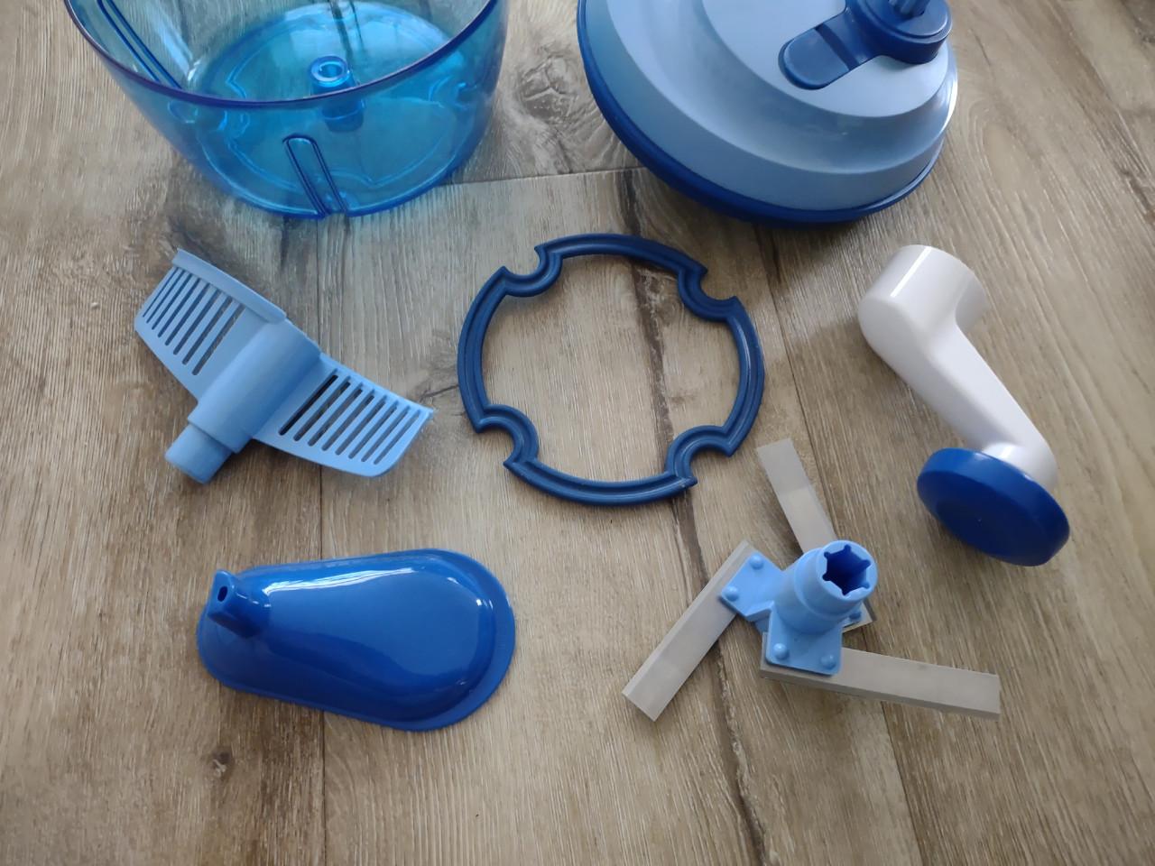 Prachtige blauwe Tupperware Quickchef, als nieuw! Snijder.