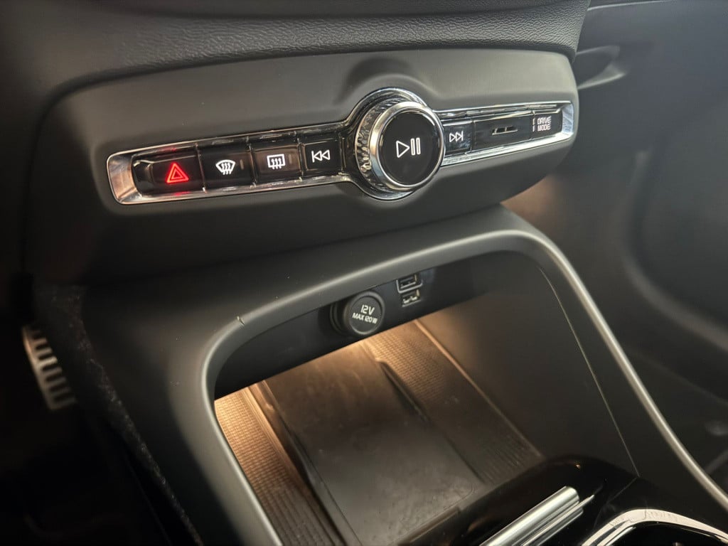 Volvo XC40 1.5 t4 recharge r-design expression