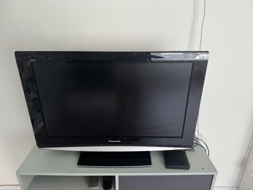 Panasonic 32 inch LCD TV (Model: TX-32LXD85F) – Inclusief afstandsbediening
