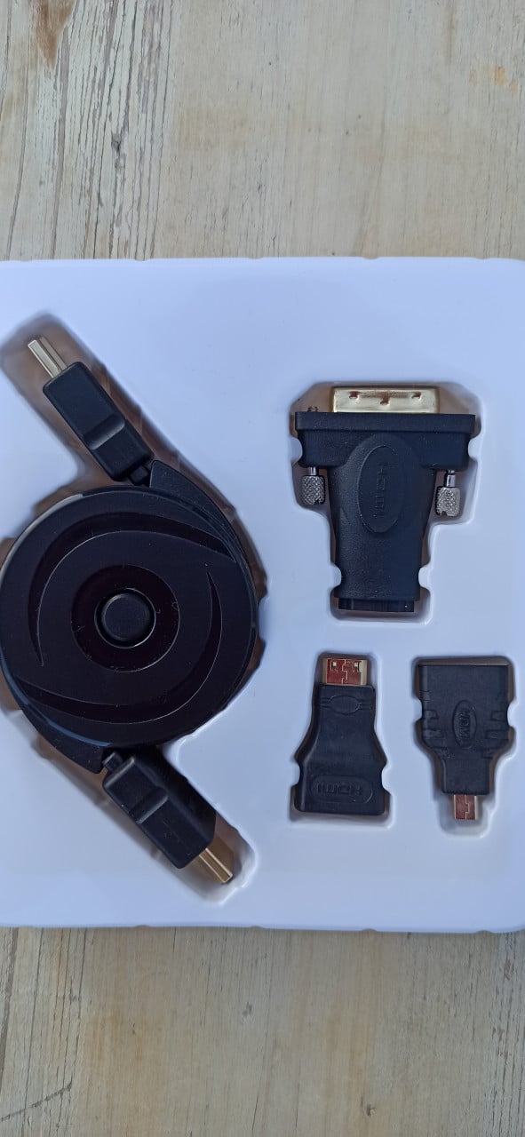Uittrekbare oprolbare HDMI kabel  - 150 cm - met adapters - Nieuw