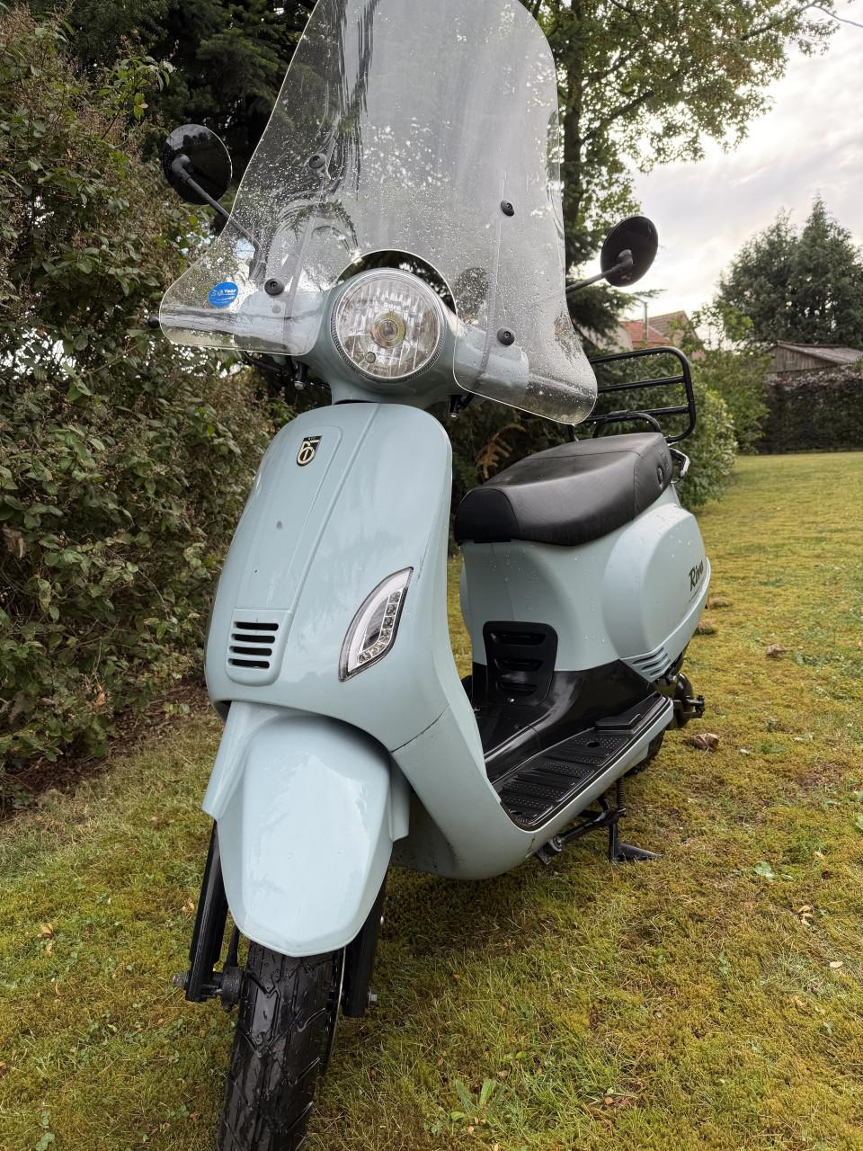 Riva scooter 45 km/u – 2.592 km – Windscherm – Bouwjaar 2023