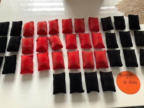 Partij gebruikte kussentjes voor sieraden. ( partij 83)