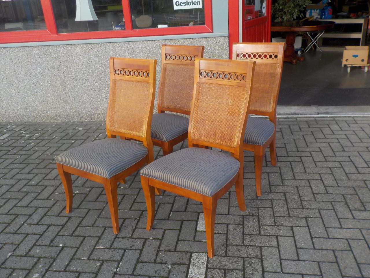 Verlengbare tafel + 4 stoelen