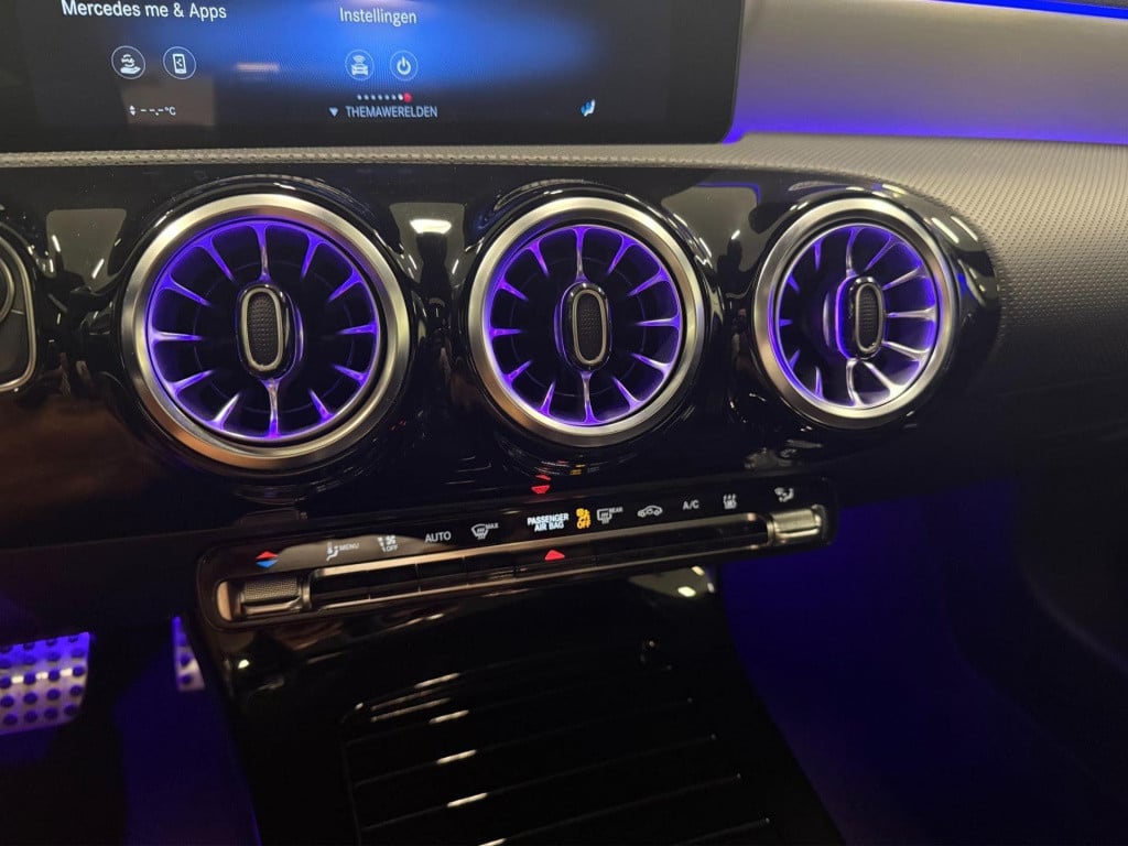 Mercedes-Benz A-Klasse 250 e amg line pano led matrix