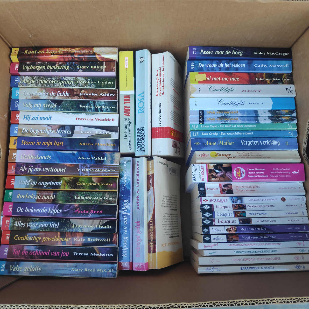Vrijwillige bijdrage aan De Boekenwurm in ruil voor doos BOEKEN