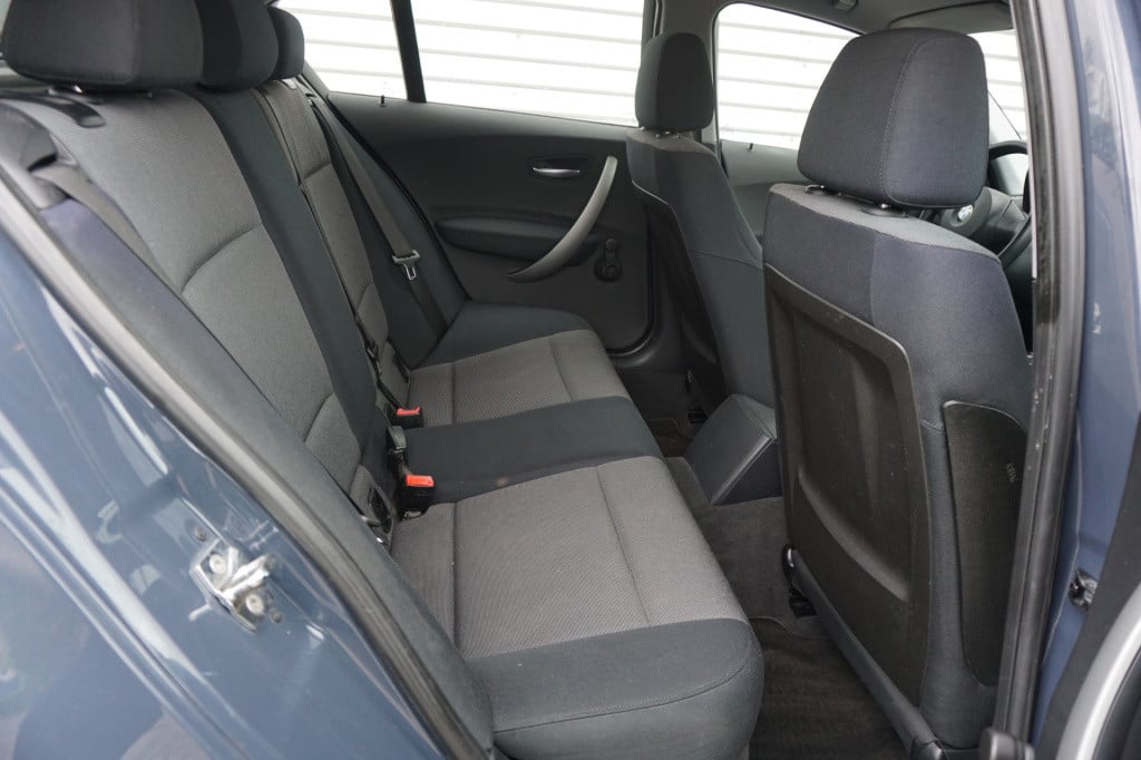 BMW 1 Serie 118i airco / elektr. ramen / lm velgen / nap / apk t/m 29-06-20