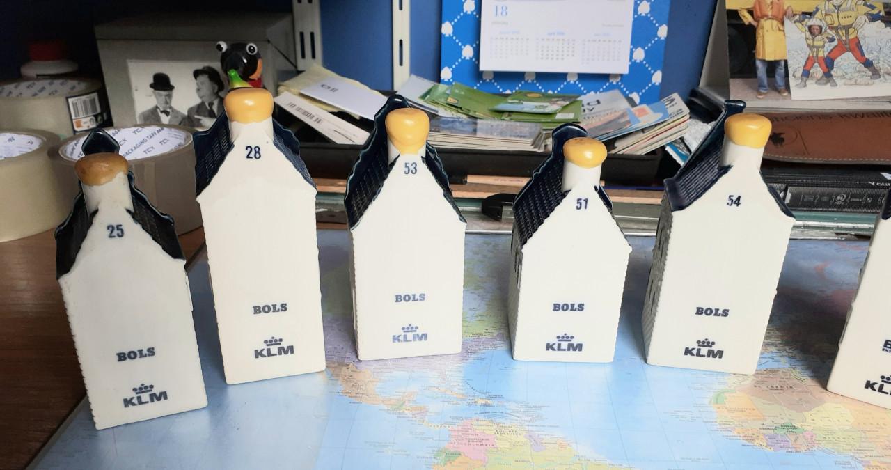 8 KLM Huisjes    nr. 25, 28, 51, 53, 54, 61, 77 en 81.