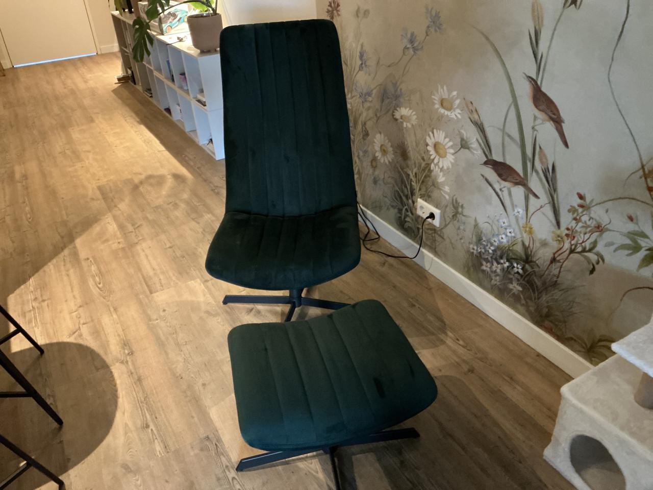 Zitkamerstoel met hocker (voetenbankje)