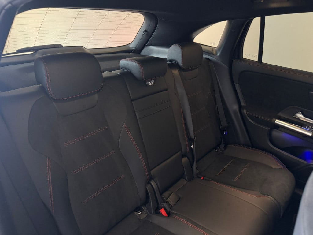 Mercedes-Benz Gla-klasse 180 business solution amg