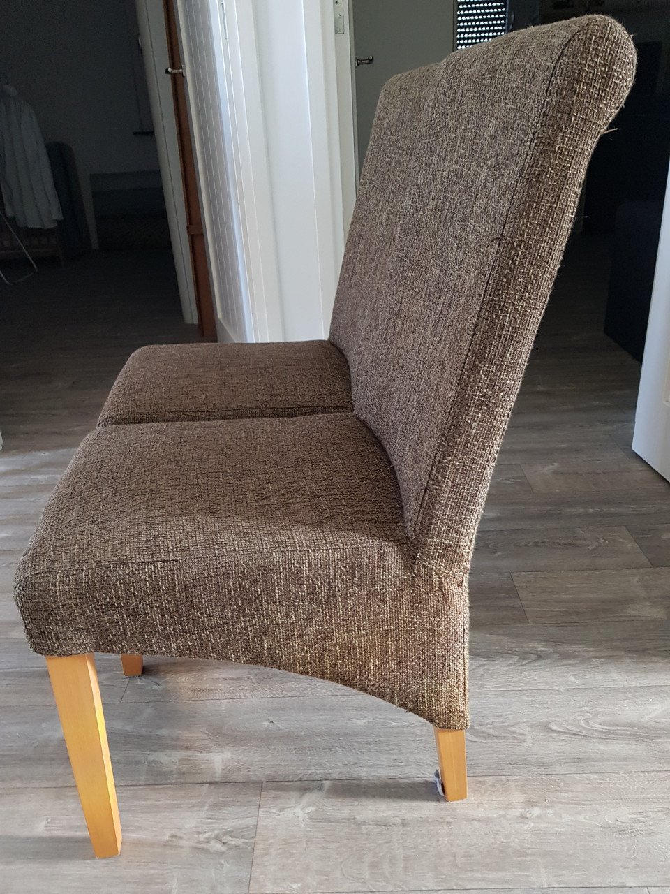 Bruine stoelen