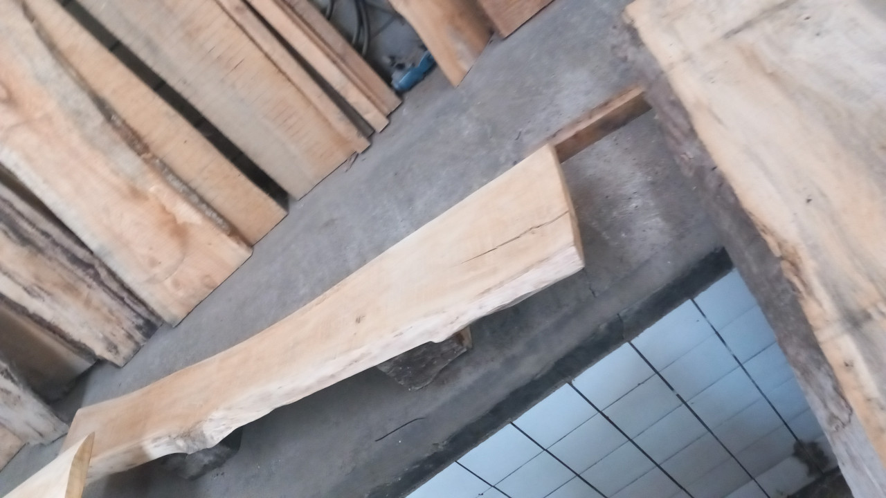 BOOMSTAM tafels planken tafelbladen decoratie badkamer keuken wandplanken