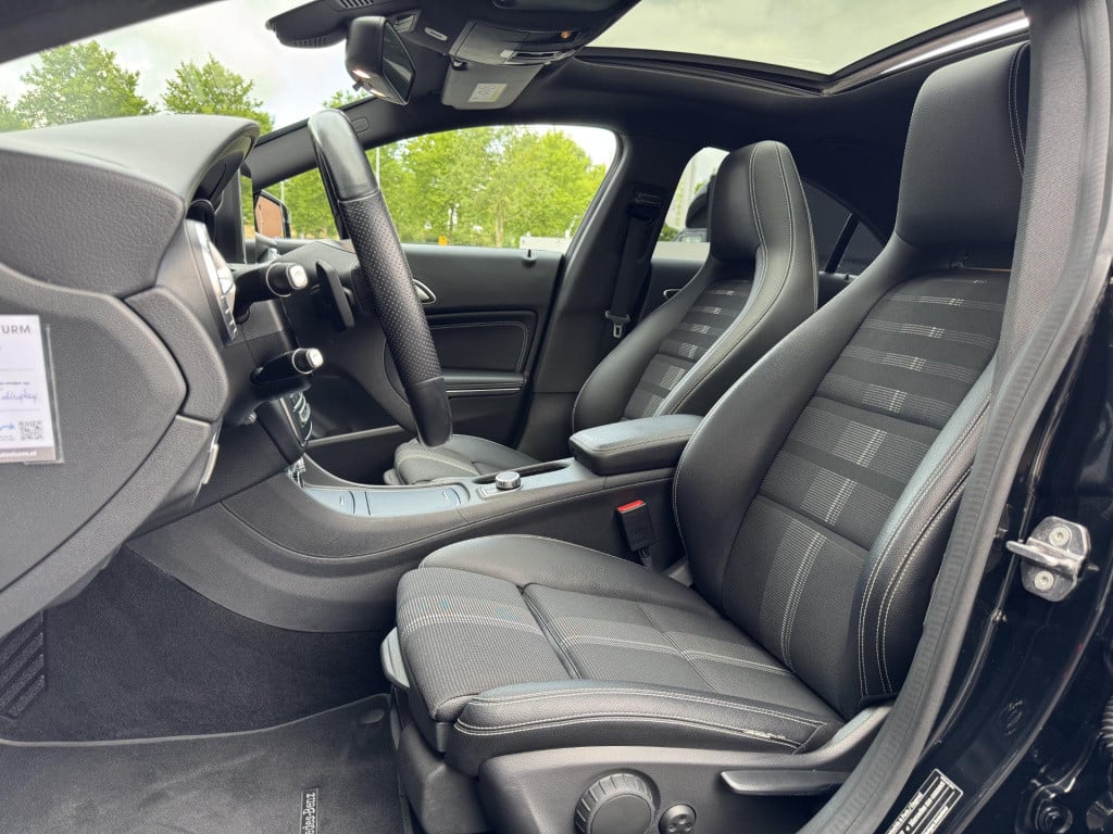 Mercedes-Benz Cla 180 ambition nl-auto! | panoramadak | navigatie full-map 