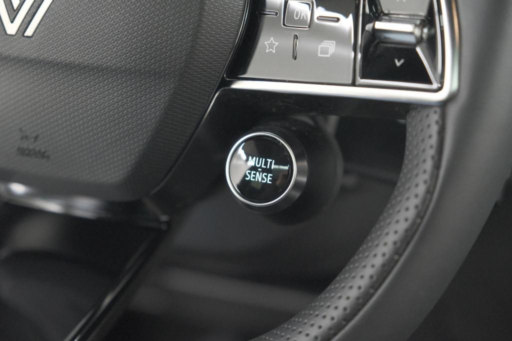 Renault Austral 1.2 e-tech full hybrid 200 techno | 360 camera | panoramada