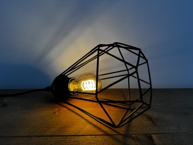 Stijlvolle, decoratieve, industriële tafellamp EGLO Tarbes – warm LED licht